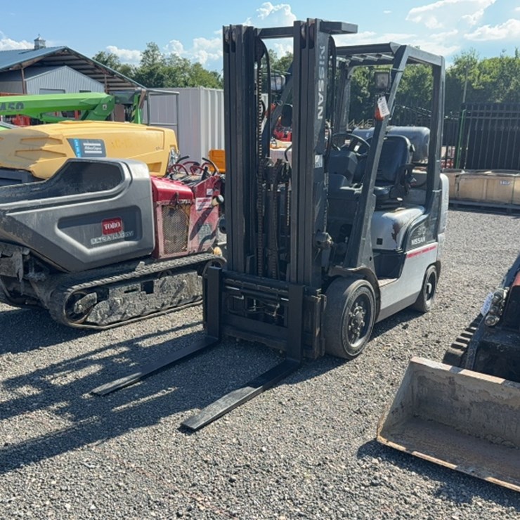 #2090 • NISSAN 50 LP FORKLIFT