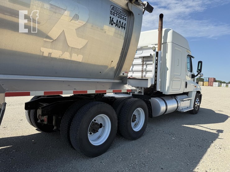 2014-freightliner-cascadia-125-image-3