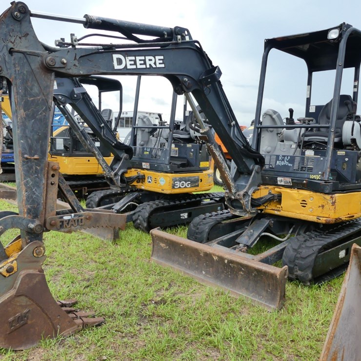 DEERE 30G