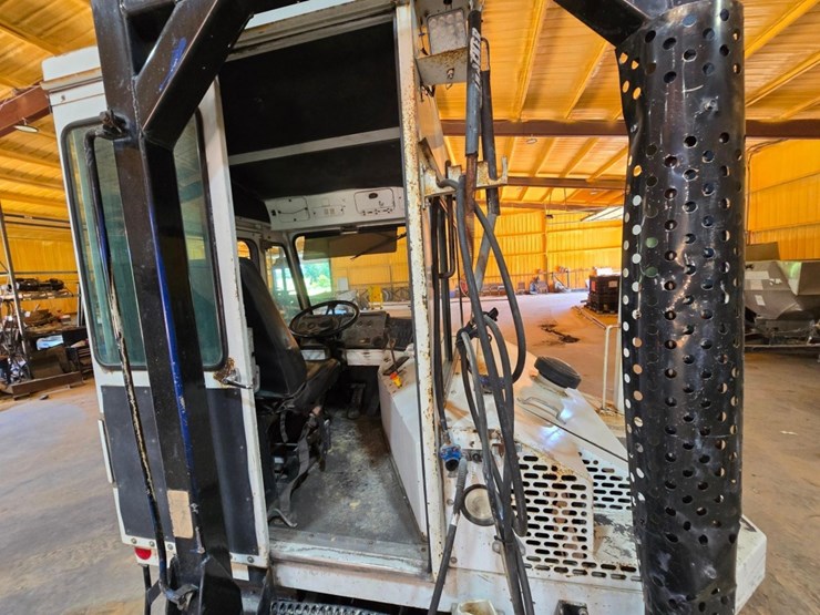 2004-capacity-tj7000-image-15