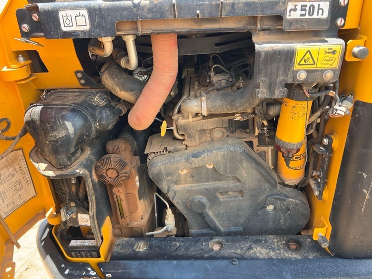 2021-jcb-3ts-8t-image-24