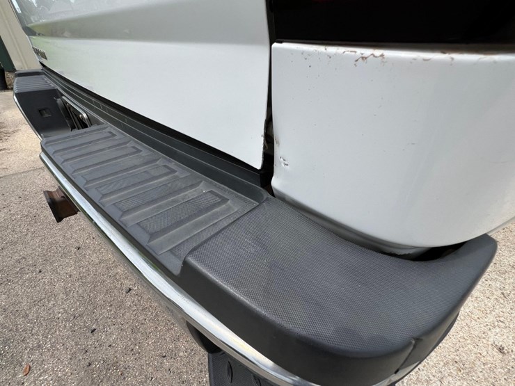 2015-chevrolet-silverado-2500hd-image-34