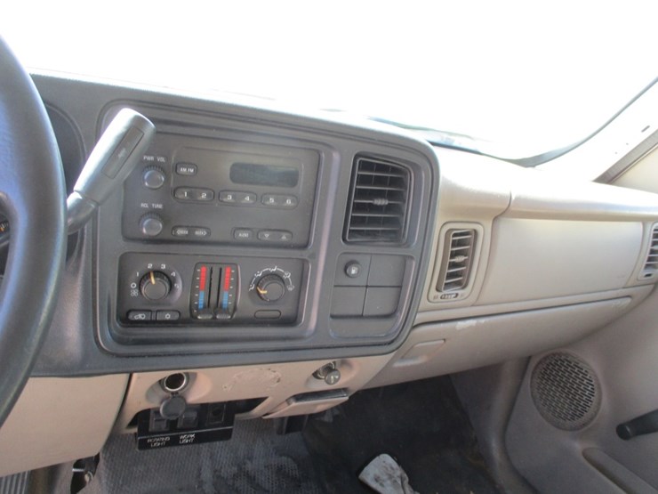 2005-chevrolet-2500hd-image-9