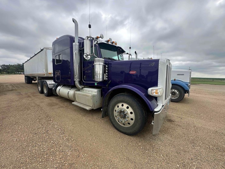 peterbilt-388-image-1