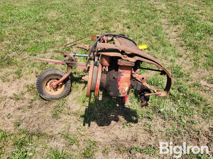 mccormick-international-2-pt-sickle-mower-image-4