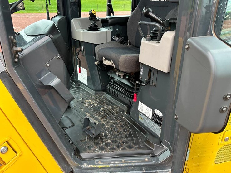 2013-komatsu-d61px-23-image-52