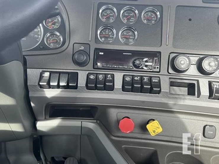2016-kenworth-t880-image-60