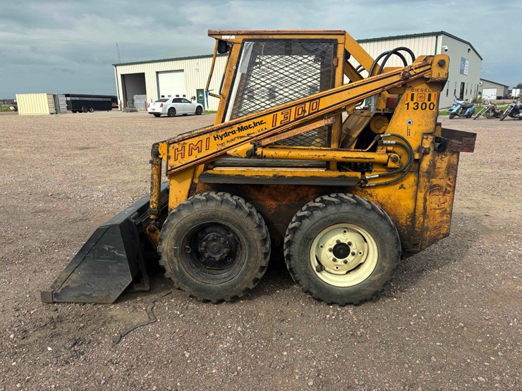 hydra-mac-inc.-1300-skid-steer-image-6