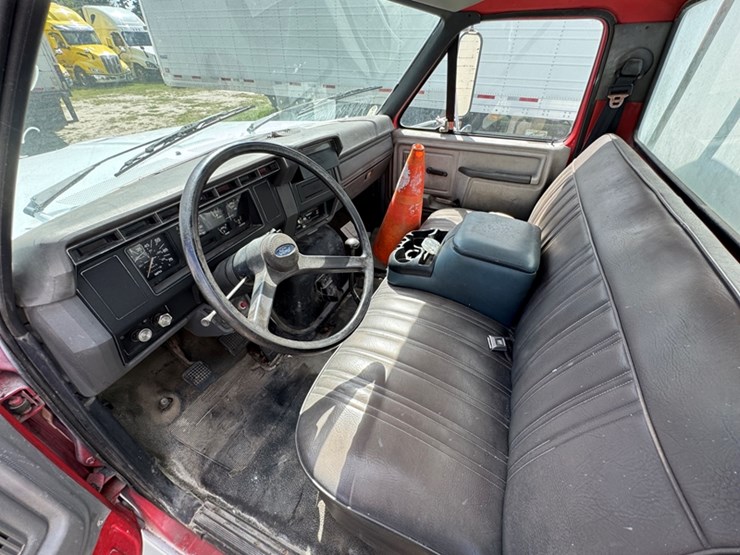1992-ford-f800-image-5