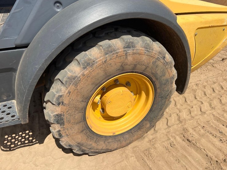 2018-deere-204l-image-10