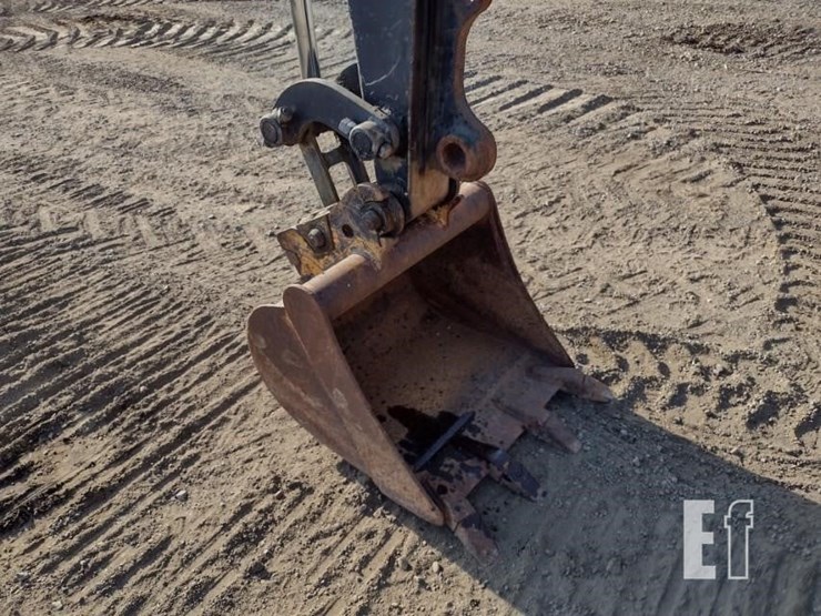 2006-deere-35d-image-17