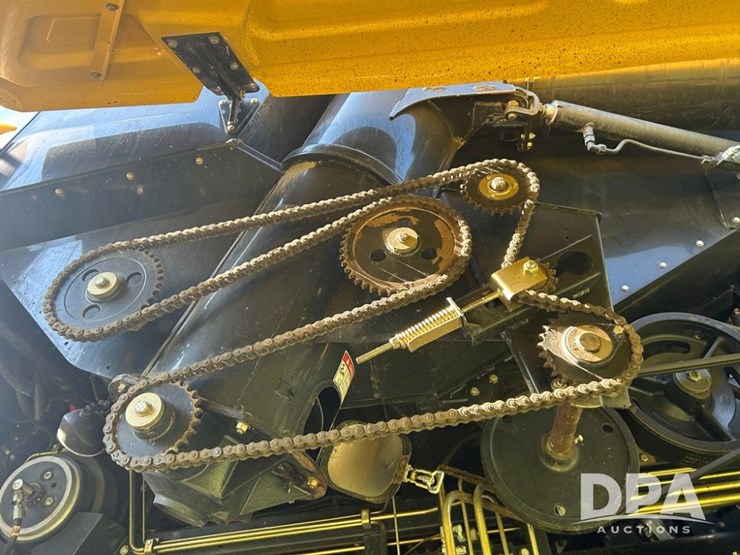 2011-new-holland-cr9060-image-37