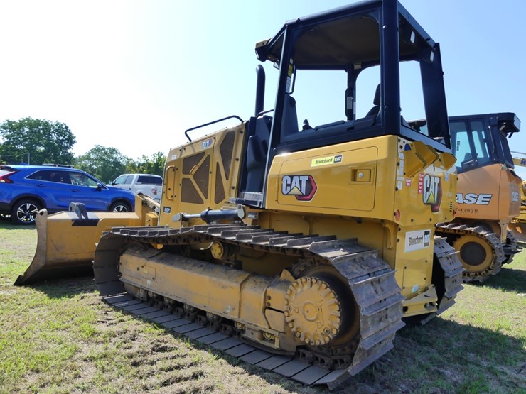 2020-caterpillar-d1-image-4