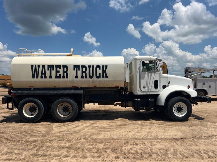 2003-peterbilt-330-image-5