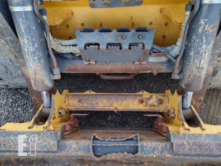 2021-deere-331g-image-14