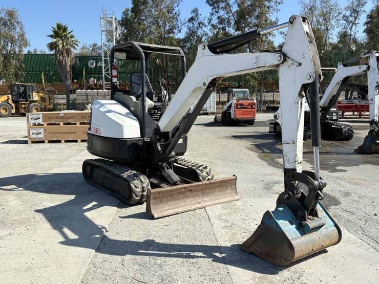 2016-bobcat-e32-image-2