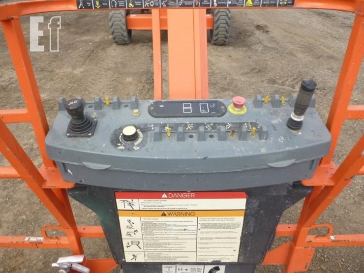 2014-jlg-460sj-image-24