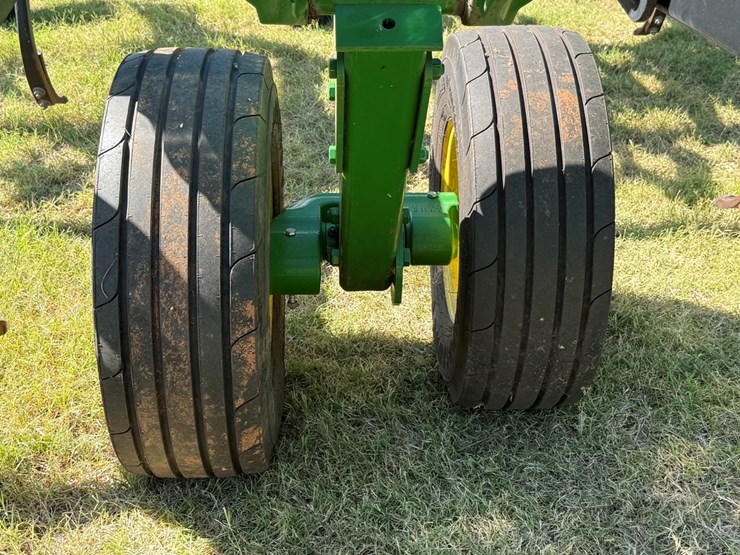 2022-john-deere-2430-image-21