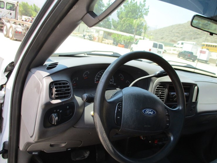 2003-ford-f150-xl-image-10