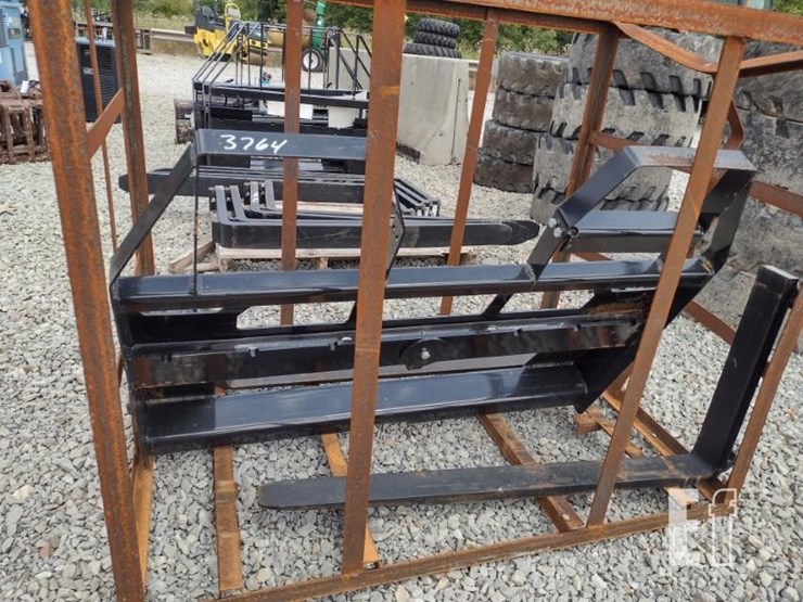 agt-jdcpf42-2200-ff-wheel-loader-forks-image-2