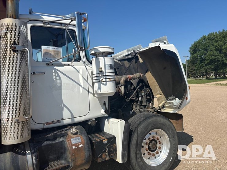 1995-mack-rd690s-image-54