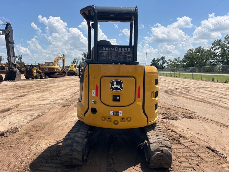 2023-deere-30g-image-3