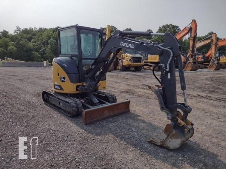 2022-deere-30g-image-48