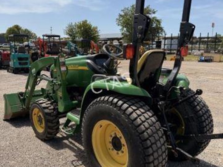 john-deere-3520-image-3
