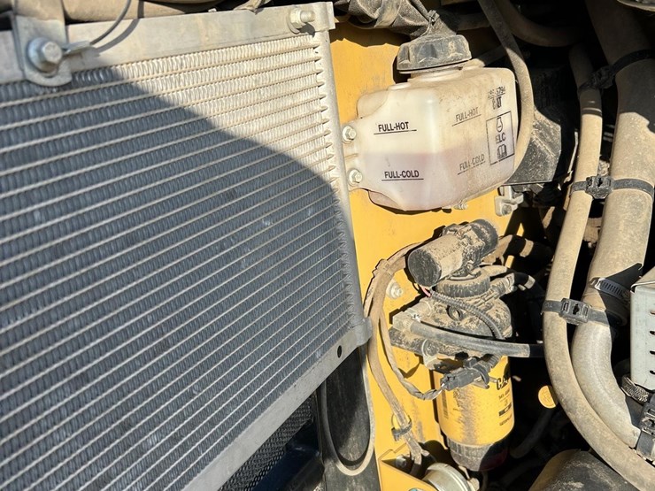 2019-caterpillar-262d3-image-24