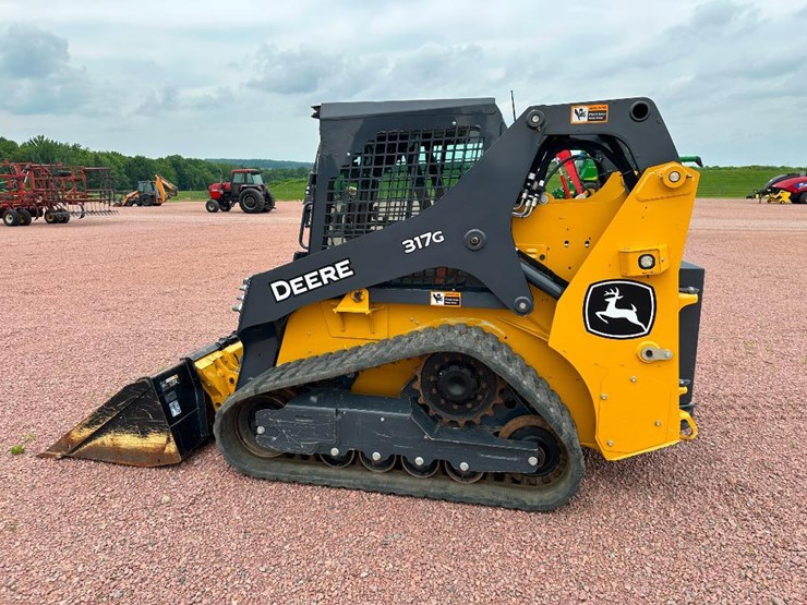 2020-deere-317g-image-6