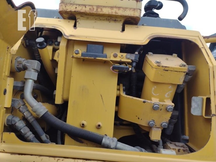 2005-komatsu-d65ex-15-image-37