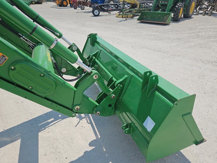 2022-john-deere-6140m-image-23