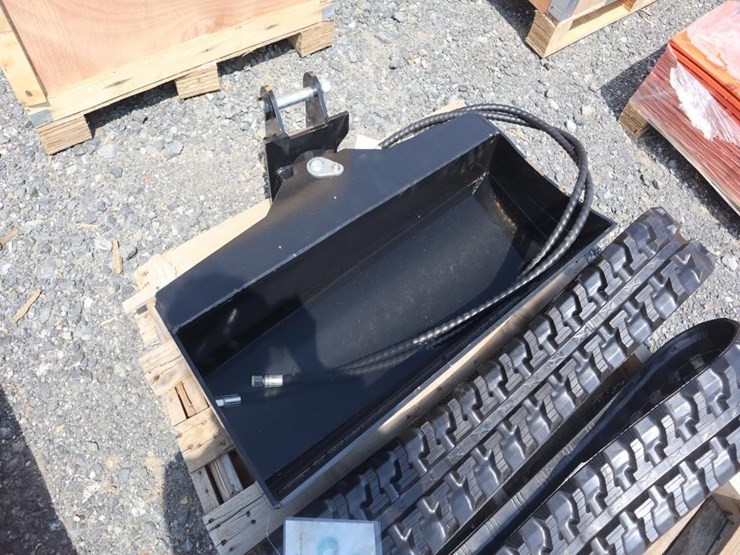 tpm-32"-hydraulic-tilt-bucket-image-3