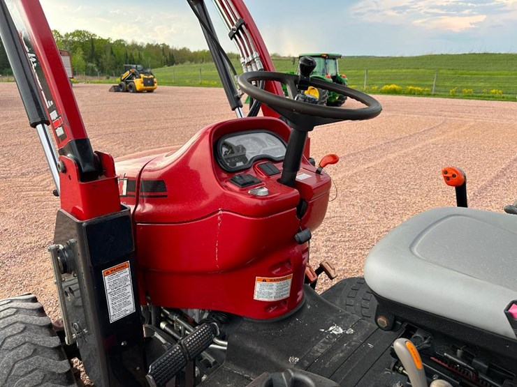 2011-case-ih-farmall-40-image-39