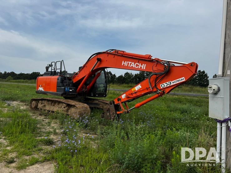 2018-hitachi-zx210-lc-6-image-1