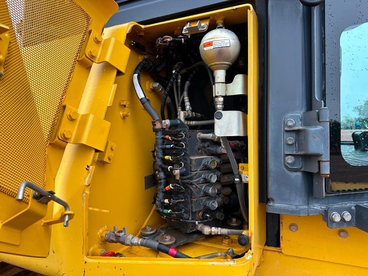 2013-komatsu-d61px-23-image-51
