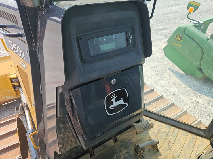 2018-deere-550k-image-18
