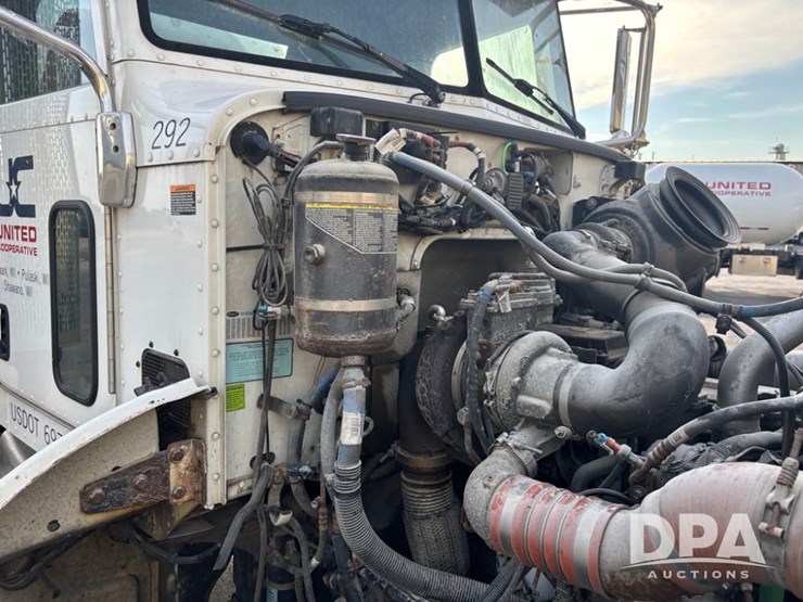 2013-peterbilt-337-image-32