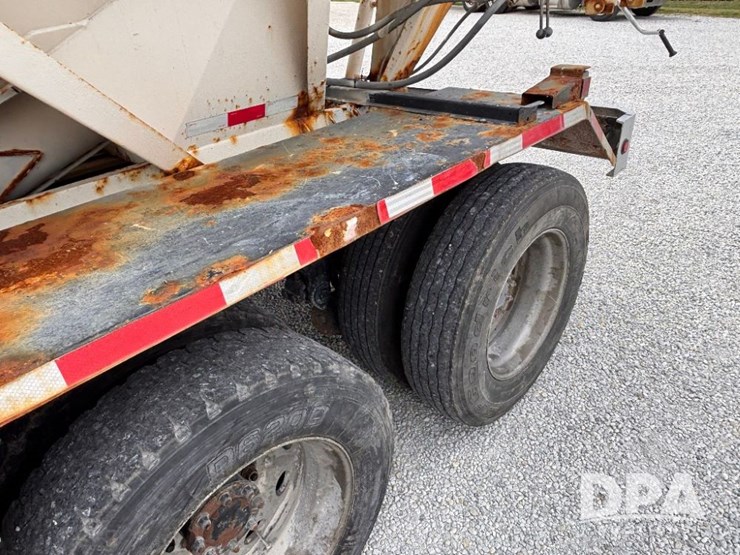 2000-peterbilt-379-image-38