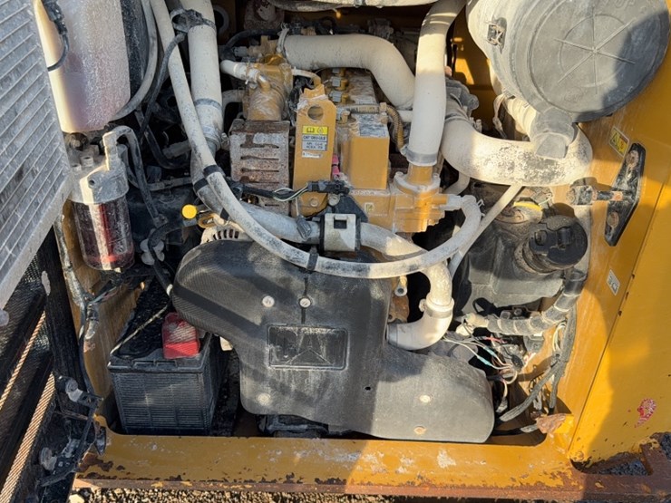 caterpillar-246-image-10