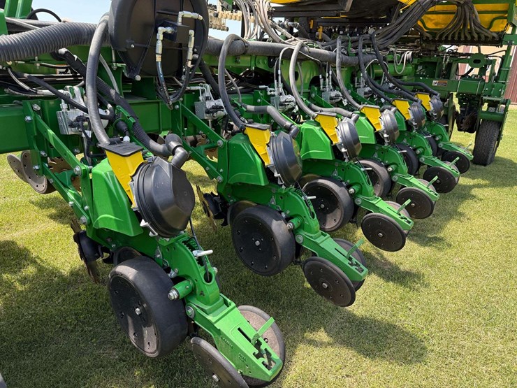 2014-john-deere-1770nt-image-23