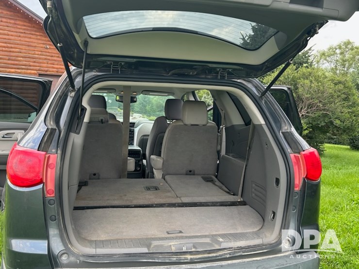 2011-traverse-lt-suv-(mn1058)-image-14