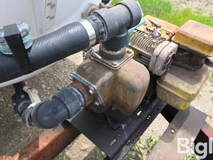 clark-equipment-1,200-gallon-t/a-nurse-tank-trailer-image-12
