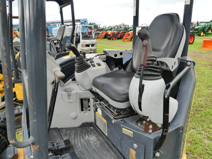 2018-deere-30g-image-13