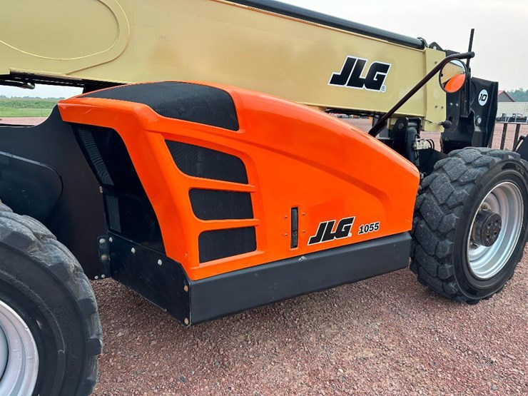 2016-jlg-1055-image-11