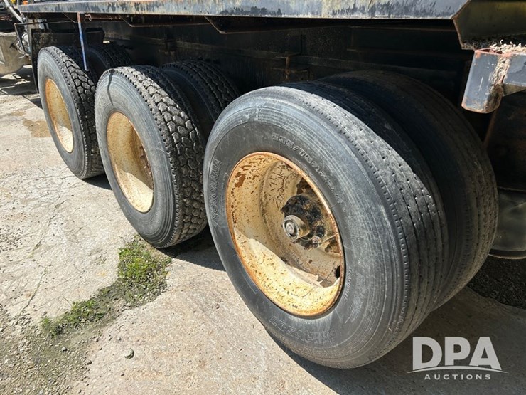 1998-peterbilt-378-image-21
