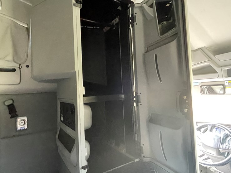 2018-kenworth-t680-image-67