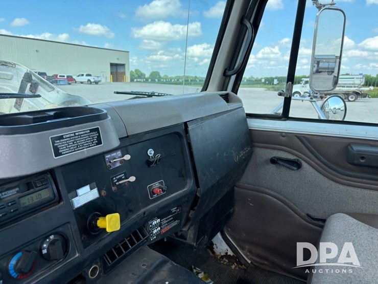 2000-international-8100-image-66