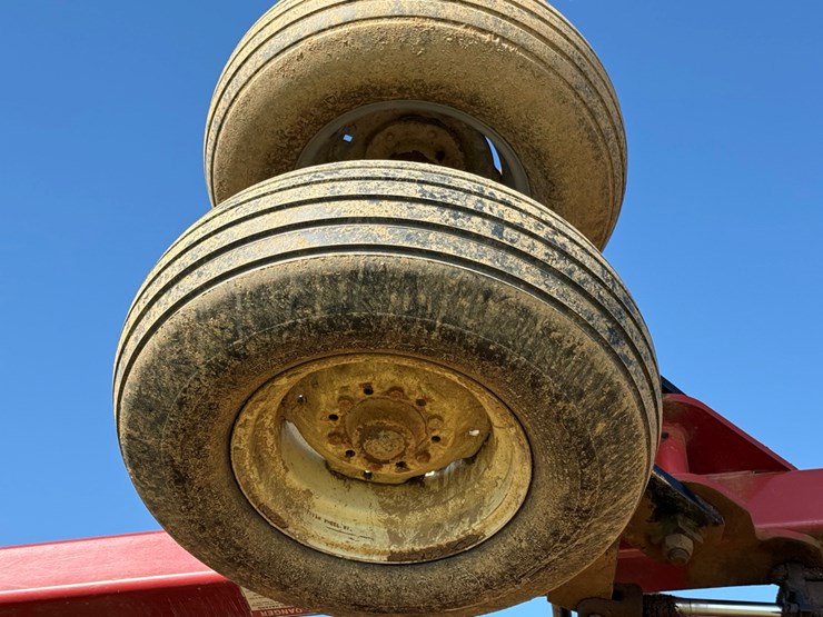 2014-case-ih-340-image-7