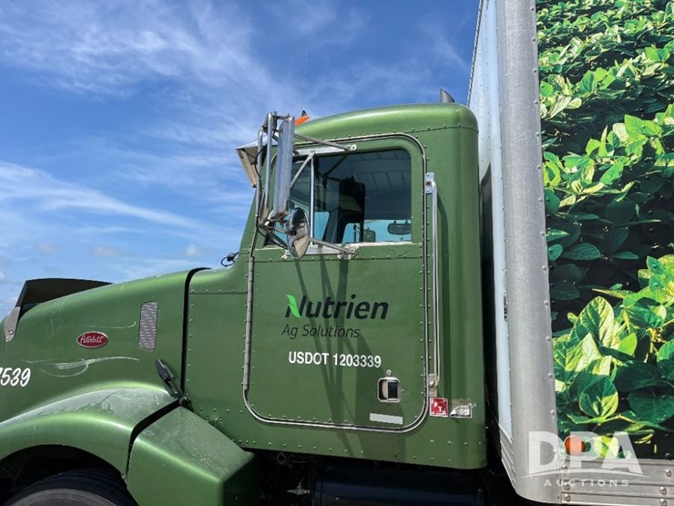 1999-peterbilt-385-image-62